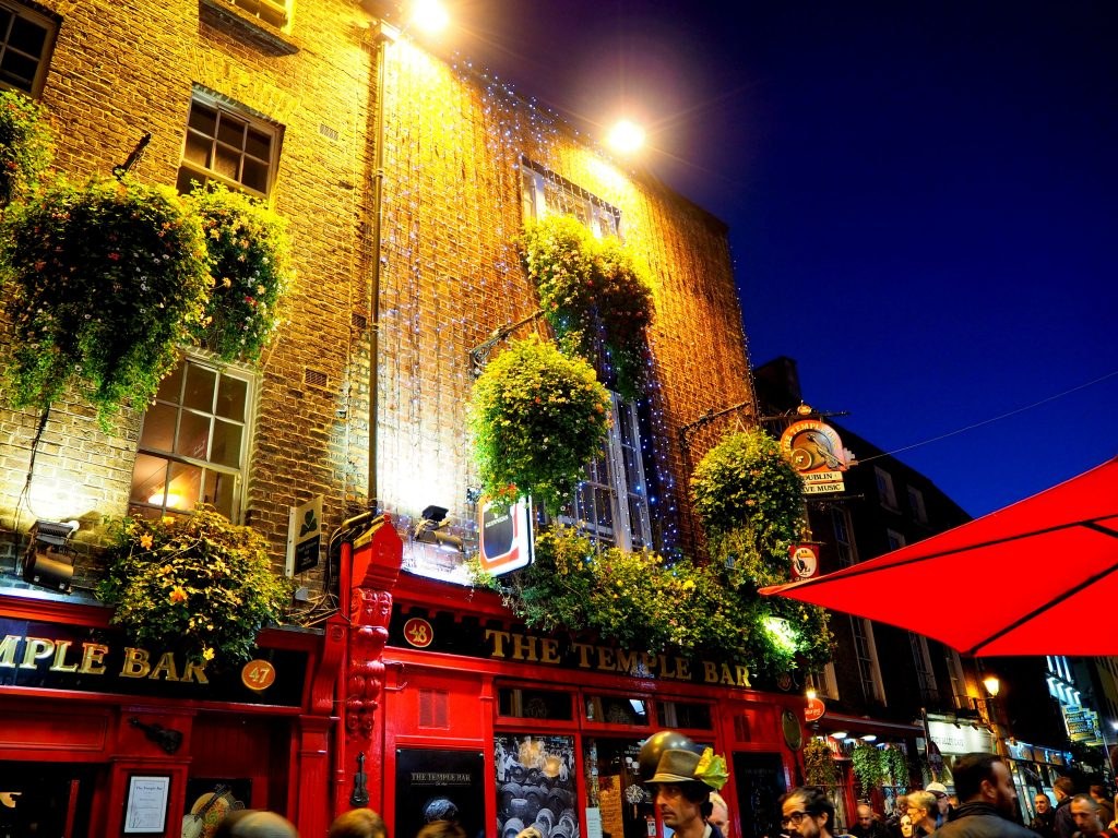 the_temple_bar_one_of_the_most_famoust_dubliner_bars