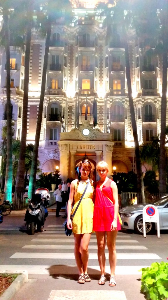 two_girls_standing_in_front_of_a_famous_hotel_in_cannes