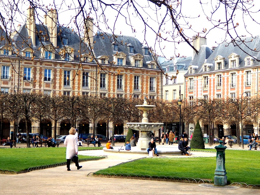 green_square_in_the_Centre_of_paris