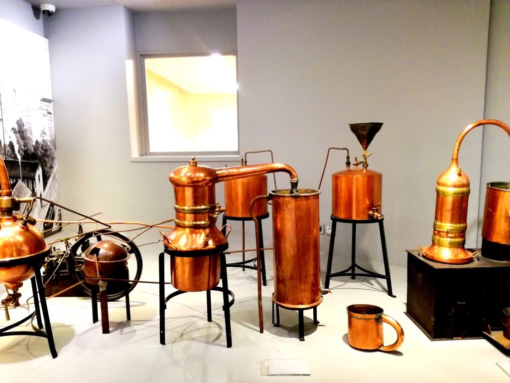 museum_items_showing_a_process_of_creating_perfumes