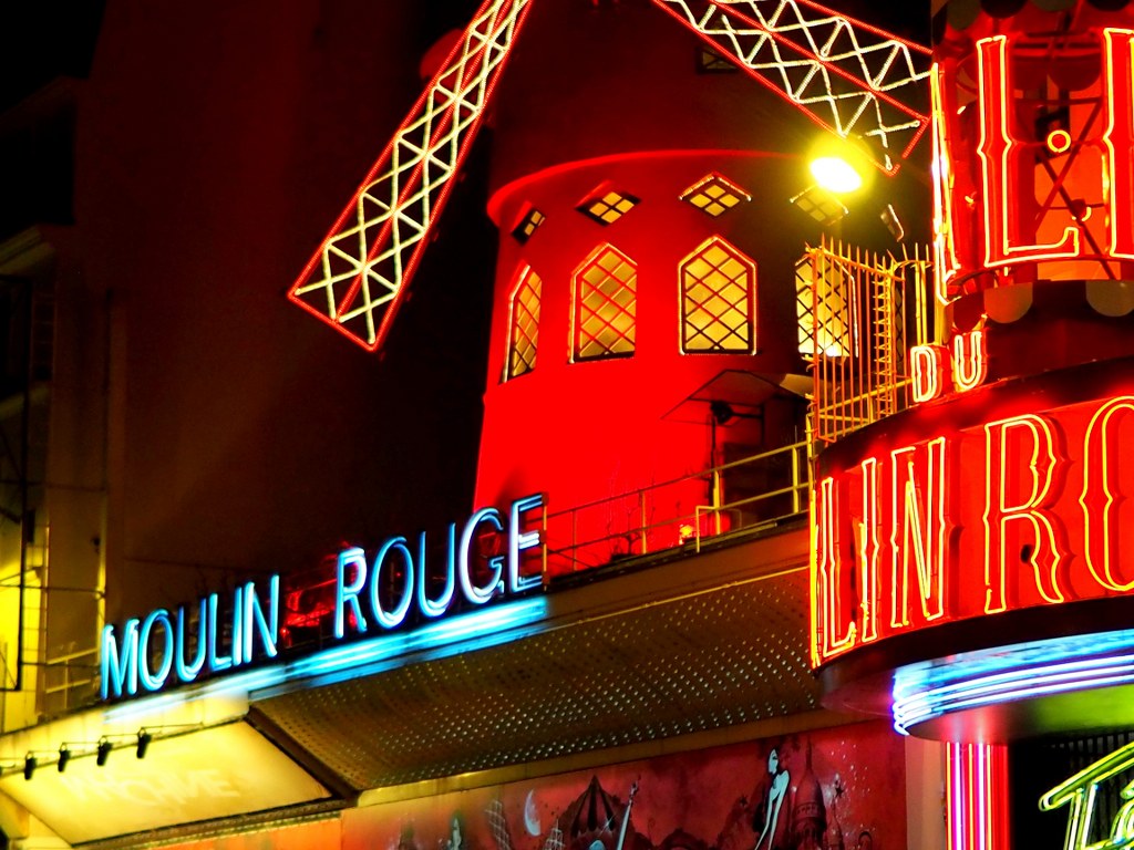 the_moulin_rouge_night_view