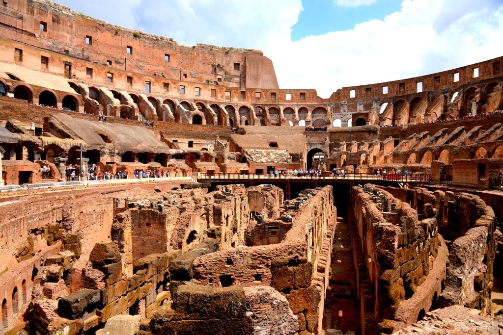 incredible_inside_of_the_coloseum_in_rome
