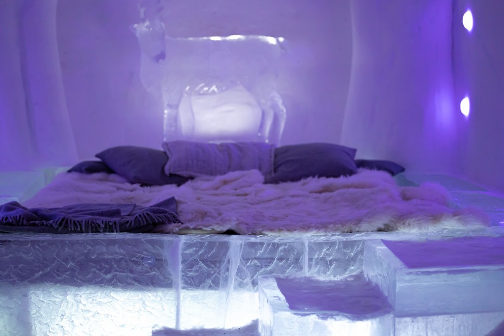 iced_room_in_an_ice_hotel_in_norway