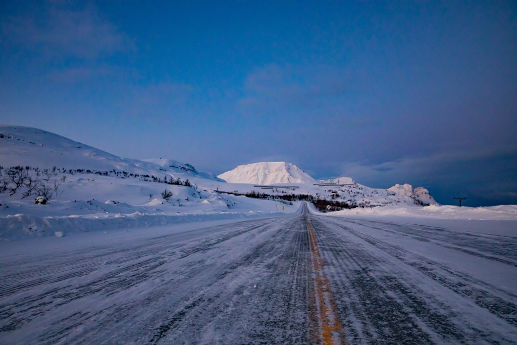 mountain_winter_road