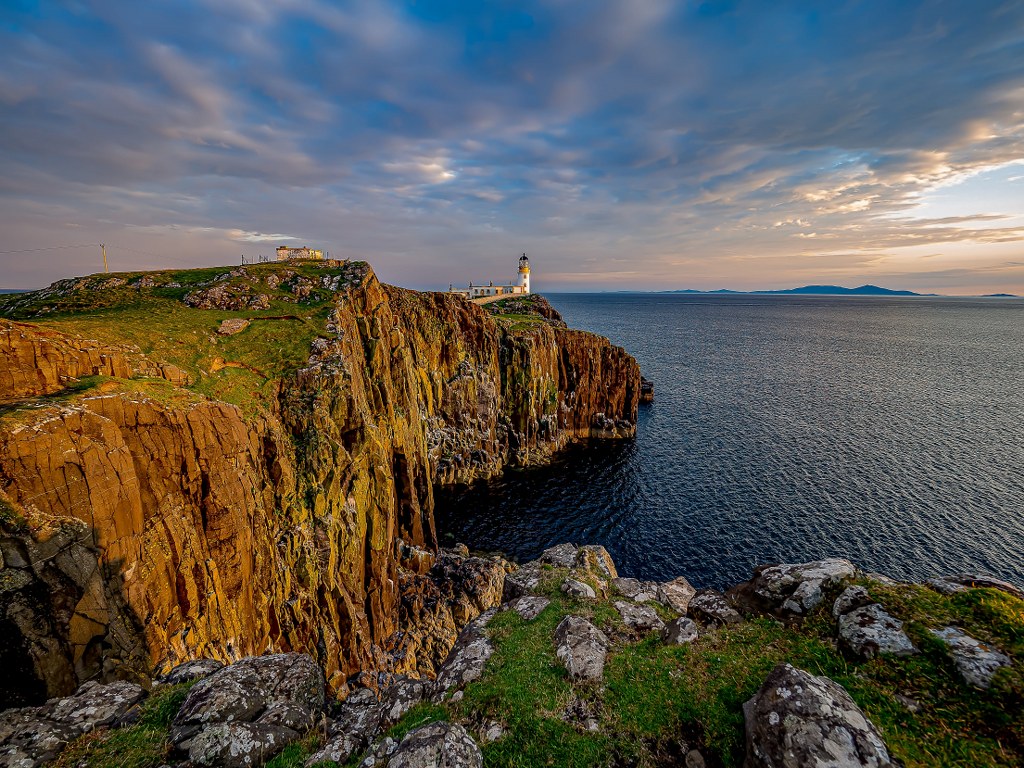 land_end_in_scotland_and_cloudy_sky