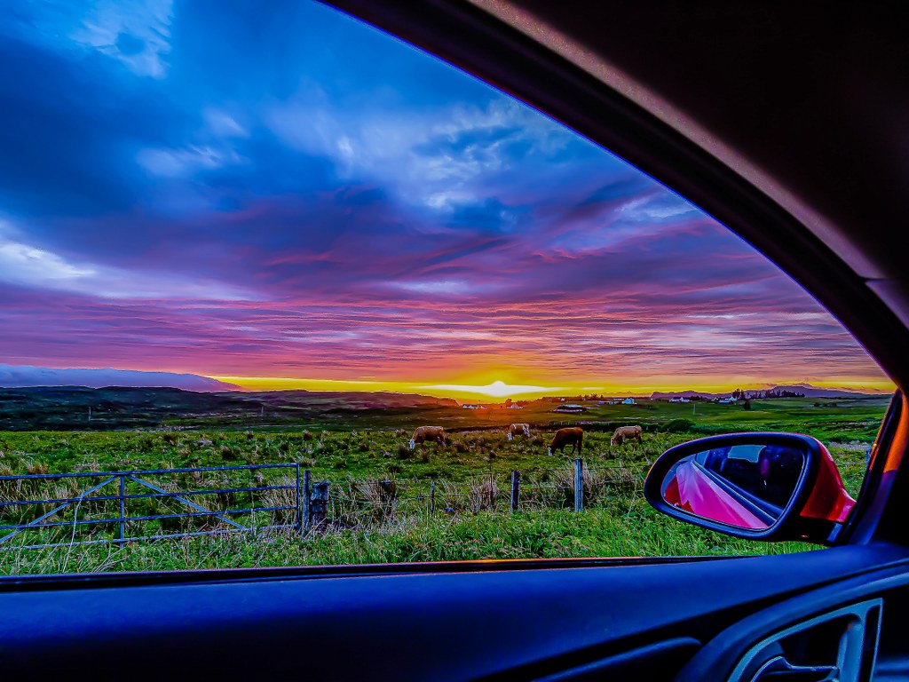 violet_and_orange_sunset_in_scotland