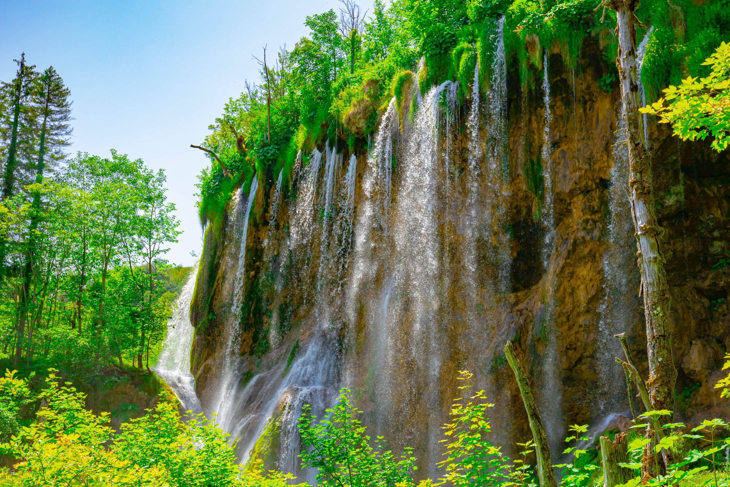 huge_waterfall_in_croatia