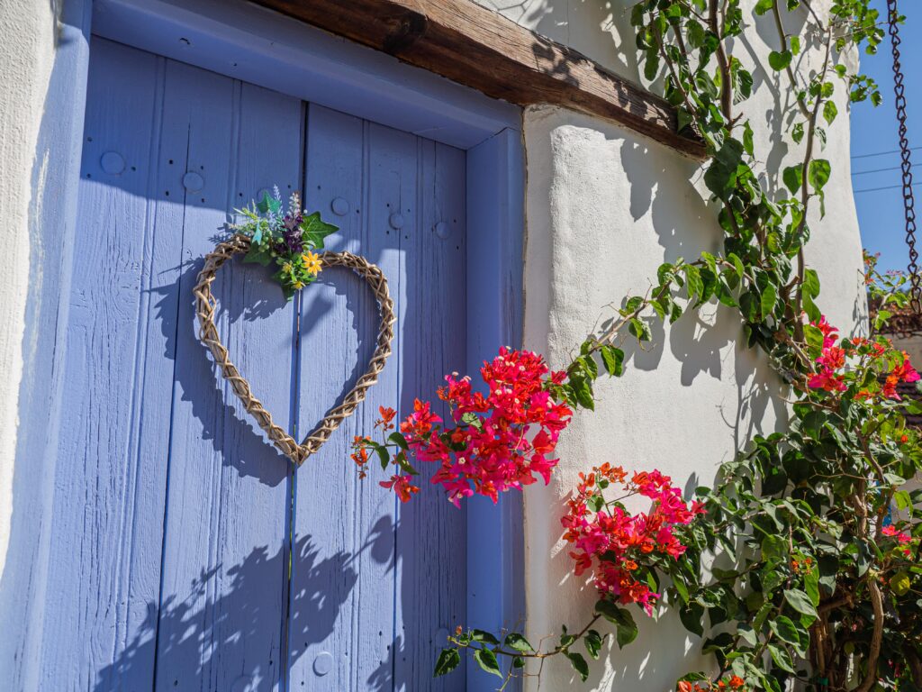 blue_wooden_doors_in_a_white_house_in_cyprus